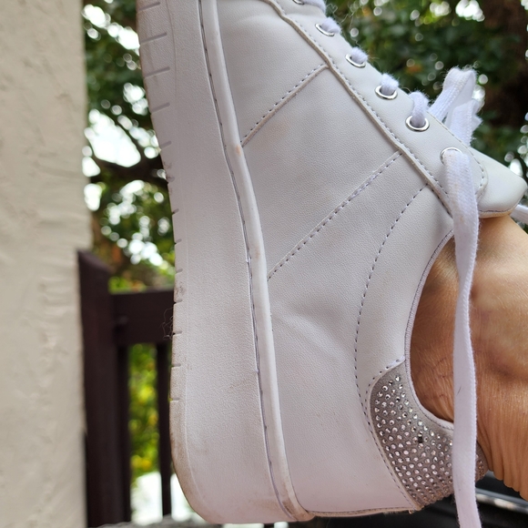 Guess Women's Classic White Lace-Up Sneakers - Picture 3 of 4